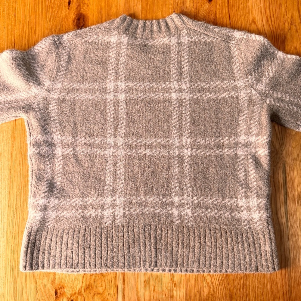 Everlane Beige Plaid Crewneck Sweater with White Windowpane - Picture 12 of 13